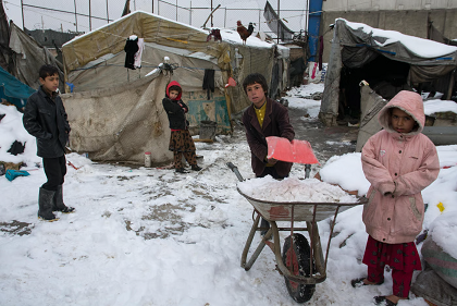 പട്ടിണിയിലും തണുപ്പിലും വിറച്ച് അഫ്ഗാനിസ്ഥാൻ: ലക്ഷക്കണക്കിന് കുടുംബങ്ങൾ ദുരിതത്തിൽ