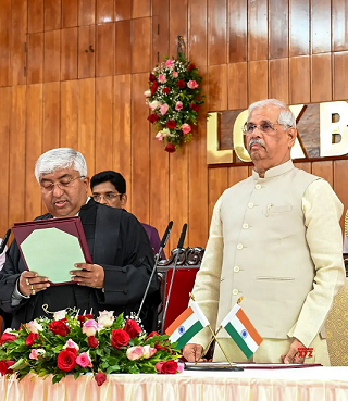 ഷോമൻ സെൻ കേരള ഹൈക്കോടതി ചീഫ് ജസ്റ്റിസായി സത്യപ്രതിജ്ഞ ചെയ്തു