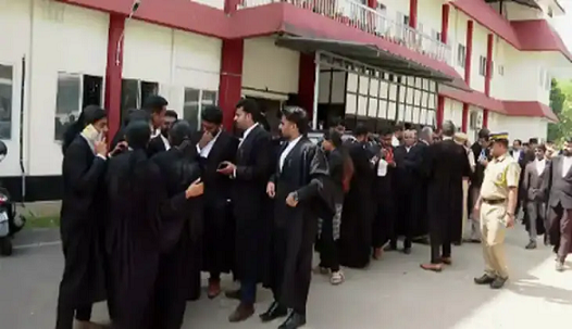 സംസ്ഥാനത്ത് നാല് ജില്ലാ കോടതികളിൽ ബോംബ് ഭീഷണി