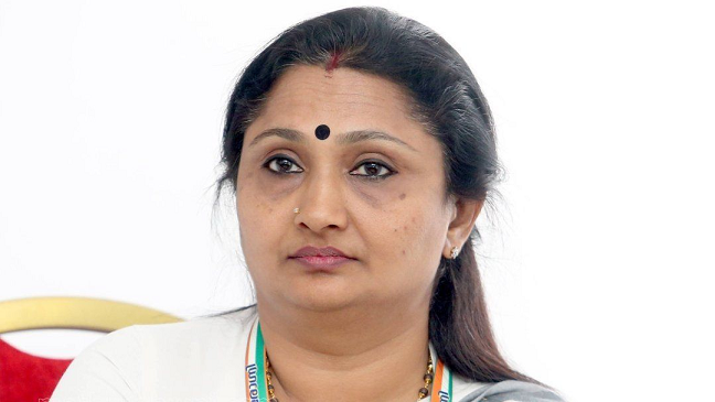 കൊച്ചി മേയർ തിരഞ്ഞെടുപ്പിൽ തഴഞ്ഞതിൽ എഐസിസിക്ക് പരാതി നൽകി ദീപ്തി മേരി വർഗീസ്