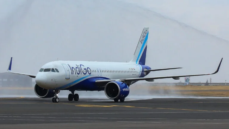 വിമാനത്തിൽ പക്ഷിയിടിച്ചു; ഇൻഡിഗോ വിമാനം അടിയന്തരമായി ലാൻഡ് ചെയ്തു