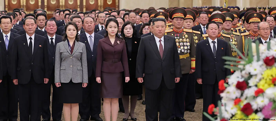 പൊതുശവകുടീരം സന്ദർശിച്ച് കിമ്മിൻ്റെ മകൾ; പിന്തുടർച്ചാവകാശത്തിൽ അഭ്യൂഹങ്ങൾ ഏറുന്നു