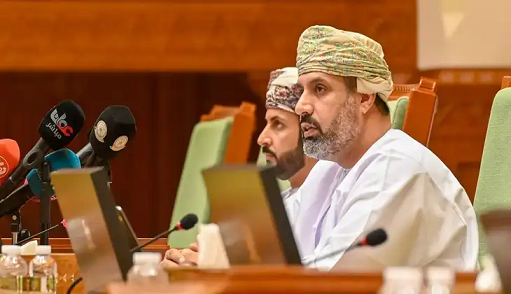 മിനിമം വേതന നയം പുനഃപരിശോധിക്കാൻ ഒമാൻ; വേതന വർധനവിനും ക്രമീകരണത്തിനും സാധ്യത