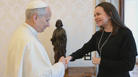 വെനസ്വേലൻ നോബൽ സമ്മാനജേതാവ് മരിയ കൊറീന മച്ചാദോയുമായി കൂടിക്കാഴ്ച നടത്തി ലെയോ പാപ്പ