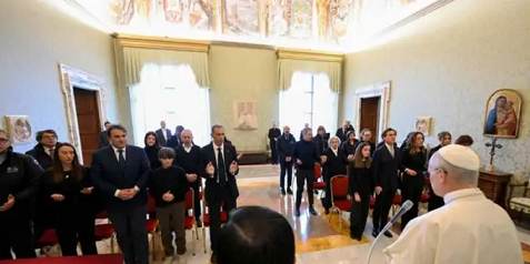 സ്വിറ്റ്സർലൻഡിലെ തീപിടുത്തത്തിൽ ഇരകളയാവരുടെ കുടുംബാംഗങ്ങളെ ആശ്വസിപ്പിച്ച് ലെയോ പാപ്പ