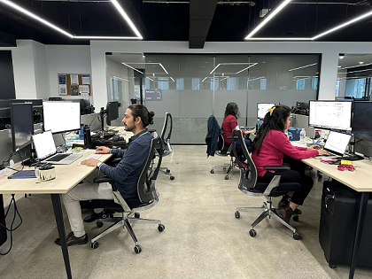 കാനഡയിൽ വർക്ക് ഫ്രം ഹോം യുഗം അവസാനിക്കുന്നു: പ്രമുഖ സ്ഥാപനങ്ങൾ ആഴ്ചയിൽ അഞ്ച് ദിവസവും ഓഫീസ് ജോലി നിർബന്ധമാക്കി