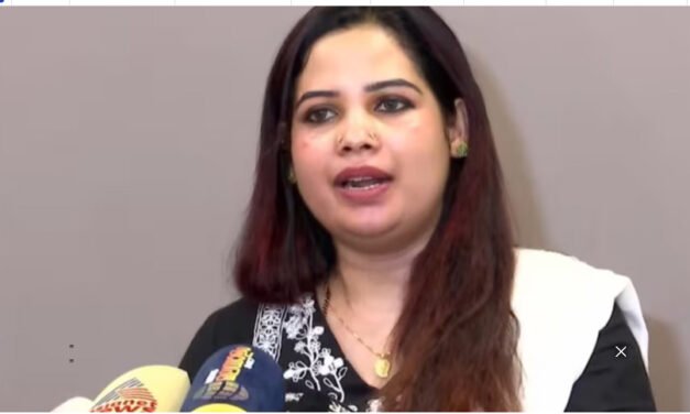 എ​ഴു​ത്തു​കാ​ര​ൻ വി.​ആ​ർ. സു​ധീ​ഷ് ന​ൽ​കി​യ മാ​ന​ന​ഷ്ട​ക്കേ​സ്; എം.​എ. ഷ​ഹ​നാ​സ് കോ​ട​തി​യി​ൽ കീ​ഴ​ട​ങ്ങി