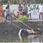 വ​ട​ക്ക​ന്‍ പ​റ​വൂ​രി​ല്‍ കാ​ര്‍ പു​ഴ​യി​ല്‍ വീ​ണു; ഡ്രൈ​വ​റെ ര​ക്ഷ​പ്പെ​ടു​ത്തി