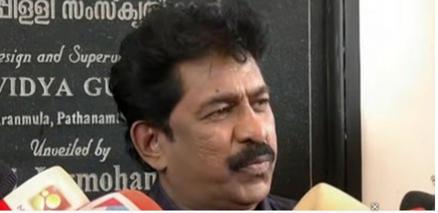 കോൺഗ്രസിന് കൈകൊടുത്ത് പ്രേംകുമാർ