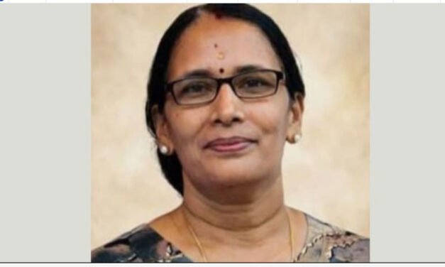 സ്കൂ​ട്ട​ർ മ​റി​ഞ്ഞ് ബ​സി​ന​ടി​യി​ലേ​യ്ക്ക് വീ​ണ് മ​ധ്യ​വ​യ​സ്ക മ​രി​ച്ചു