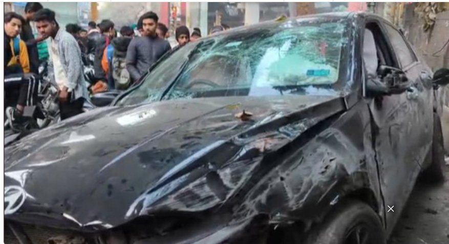 ഡ​ൽ​ഹി​യി​ൽ അ​മി​ത​വേ​ഗ​ത്തി​ൽ വ​ന്ന കാ​ർ ഇ​ടി​ച്ച് യു​വാ​വ് മ​രി​ച്ചു