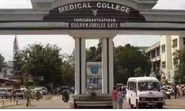 മെ​ഡി​ക്ക​ൽ കോ​ള​ജ് ഡോ​ക്ട​ർ​മാ​രു​ടെ സ​മ​രം തു​ട​രു​ന്നു
