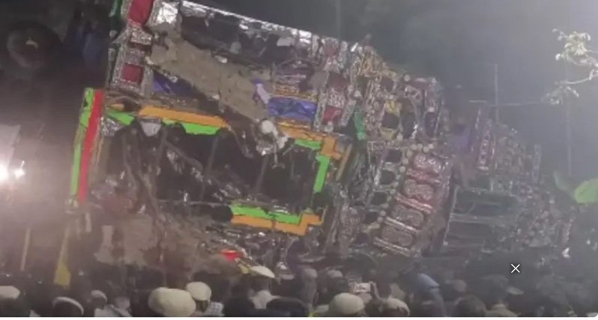 വെല്ലൂരിൽ ഘോഷയാത്രയ്ക്കിടെ രഥം മറിഞ്ഞ് അപകടം; ഏഴുപേർക്ക് പരിക്ക്