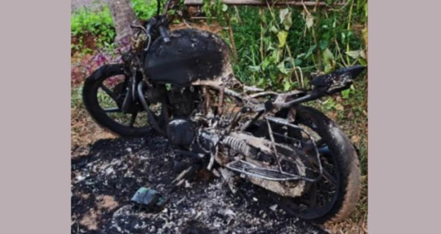 വി. ​കു​ഞ്ഞി​കൃ​ഷ്ണ​ൻ അ​നു​കൂ​ല പ്ര​ക​ട​നം; ബൈ​ക്ക് ക​ത്തി​ച്ച സം​ഭ​വ​ത്തി​ൽ അ​ന്വേ​ഷ​ണം ഇ​ഴ​യു​ന്നു