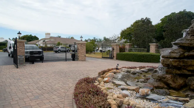 ഫ്ലോറിഡയിലുണ്ടായ ഇരട്ട വെടിവെപ്പിൽ  7 പേർ കൊല്ലപ്പെട്ടതായി പോലീസ്