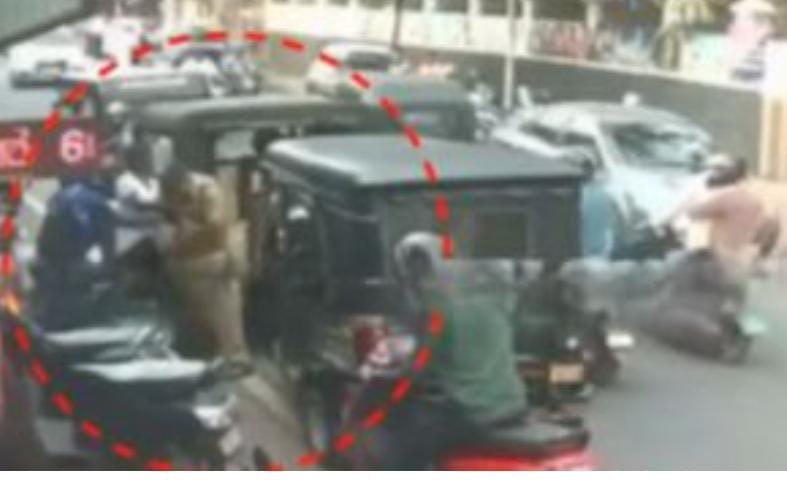 കോഴിക്കോട് സബ് ഇൻസ്പെക്ടർക്ക് കുത്തേറ്റു