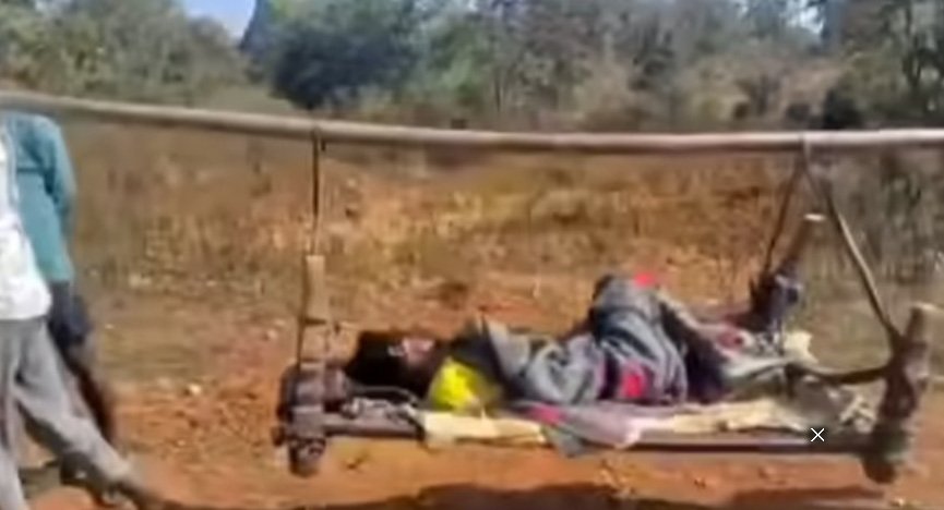 ആം​ബു​ല​ൻ​സ് എ​ത്തി​യി​ല്ല; രോ​ഗി​യെ ക​ട്ടി​ലി​ൽ ചു​മ​ന്ന​ത് 10 കി​ലോ​മീ​റ്റ​ർ