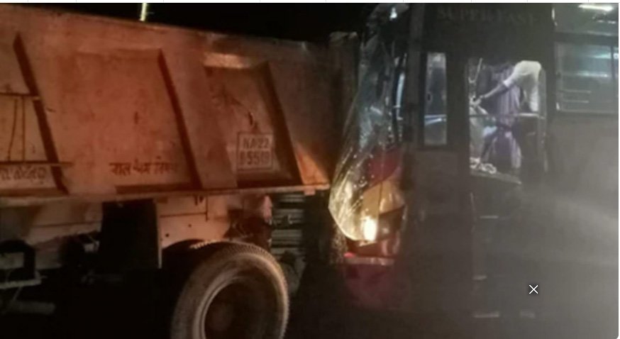 തുറവൂരിൽ കെഎസ്ആർടിസി ബസ് ടിപ്പർ ലോറിയിൽ ഇടിച്ചു; നാലു പേർക്ക് പരിക്ക്