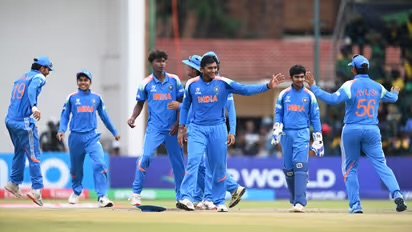 അണ്ടര്‍ 19 ലോകകപ്പ്: ഇന്ത്യ യുവരാജാക്കന്മാര്‍, ആറാം തവണയും കിരീടം; ഇംഗ്ലണ്ടിനെ തകര്‍ത്തത് 100 റണ്‍സിന്