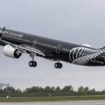 വിമാനത്തിന് കറുപ്പ് നിറം നൽകുന്ന ഒരേയൊരു രാജ്യം; വെള്ളയുടെയും കറുപ്പിന്റെയും വ്യത്യാസമെന്ത്?