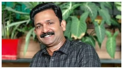 പിണറായിയെ പുകഴ്ത്തിയതിന് മുതിർന്ന നേതാവിനെ അലവലാതി എന്ന് വിളിച്ച് ജിന്‍റോ ജോൺ; അയ്യർക്ക് വിശ്രമമാകാം എന്ന് യുവനേതാവ്