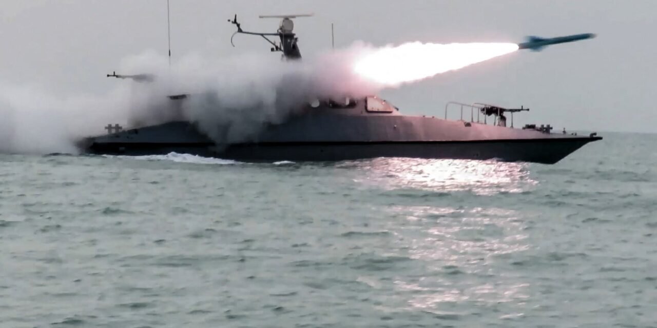 ഹോർമുസ് കടലിടുക്കിലേക്ക് മിസൈലുകള്‍ തൊടുത്തുവിട്ട് സൈനികാഭ്യാസം നടത്തി ഇറാൻ