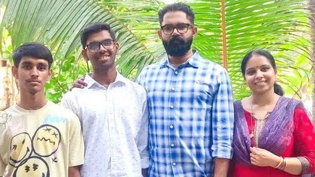 പൈലറ്റാകാൻ മോഹിച്ച് പറന്നത് ഒന്നാം റാങ്കിലേക്ക്, ജെ.ഇ.ഇ മെയിൻ പരീക്ഷയിൽ സംസ്ഥാനത്തെ ടോപ്പർ ഇ.എൻ.കെ. വൈഷ്ണവ്