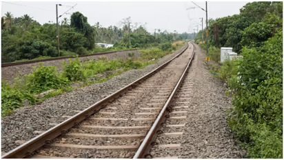 റെയിൽവെ ട്രാക്കിൽ സ്ഫോടക വസ്‌തു കണ്ട് പൊലീസിനെ വിളിച്ചു; അന്വേഷണത്തിൽ ട്വിസ്റ്റ്; ഹീറോയാകാൻ ശ്രമിച്ച ഇൻഫോർമർ പിടിയിൽ