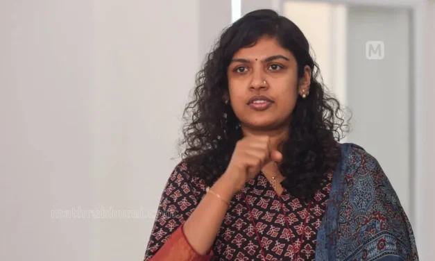 പ്രകോപനപരമായ മുദ്രാവാക്യം, ചിന്ത ജെറോം അടക്കം 55 പേർക്കെതിരെ കേസ്; സമൂഹത്തിൽ സ്പർധയുണ്ടാക്കാൻ ശ്രമിച്ചെന്ന് എഫ്ഐആർ