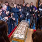 800 വർഷങ്ങൾക്ക് ശേഷം വി. ഫ്രാൻസിസ് അസീസിയുടെ ഭൗതികാവശിഷ്ടങ്ങൾ പൊതുദർശനത്തിന് വെച്ചു