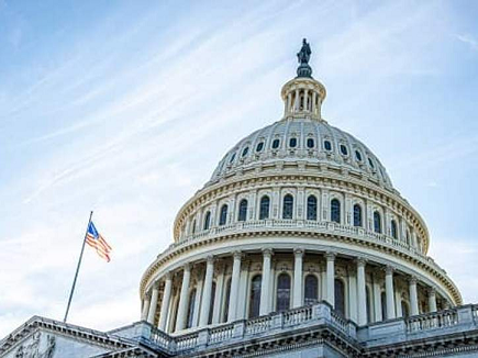 ട്രംപിന്റെ ഇറാൻ ആക്രമണ നീക്കത്തിന് തടയിടാൻ യുഎസ് കോൺഗ്രസ്: നിർണ്ണായക വോട്ടെടുപ്പ്