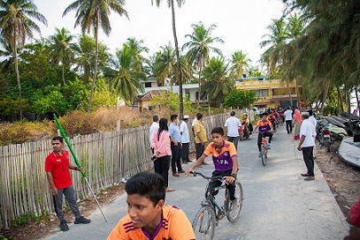 മലിനീകരണം കുറയ്ക്കാൻ വണ്ടി നിരോധിച്ചവർ മദ്യം വിൽക്കാൻ അനുമതി നൽകിയതിന് പിന്നിലെ യുക്തിയെന്ത്?: ഐഷ ചോദിക്കുന്നു