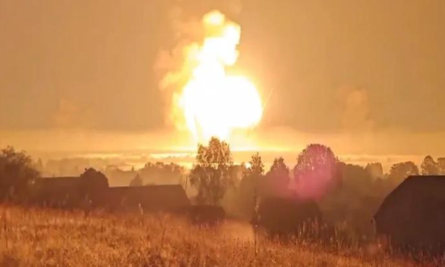 റഷ്യ-ഉക്രെയ്ൻ യുദ്ധം: റഷ്യയുടെ 900 മൈൽ ഉള്ളിലേക്ക് അതിശക്തമായ മിസൈൽ ആക്രമണം