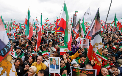 ഇറാൻ ഭരണകൂടത്തിന് അന്ത്യശാസനവുമായി ജർമ്മനിയിൽ വൻ റാലി; പങ്കെടുത്തത് 2.5 ലക്ഷം പേർ