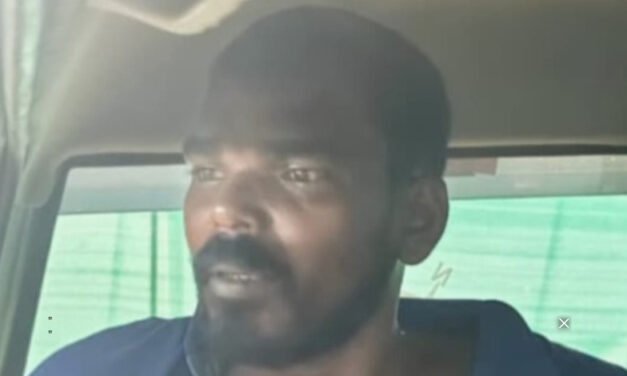 മോ​ഷ്ടാ​വ് മാ​ല പൊ​ട്ടി​ച്ച് ആ​റ്റി​ലേ​ക്ക് ചാ​ടി; പി​ന്നാ​ലെ ചാ​ടി ആ​റ​ന്മു​ള പോ​ലീ​സും 