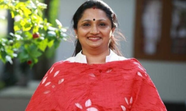 കൊ​ച്ചി​യി​ൽ മു​ഹ​മ്മ​ദ് ഷി​യാ​സി​നെ വി​ജ​യ​പ്പി​ക്ക​ണം; വോ​ട്ട് അ​ഭ്യ​ർ​ഥി​ച്ച് ദീ​പ്തി മേ​രി വ​ർ​ഗീ​സ്