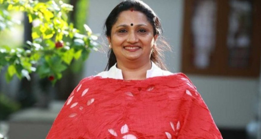 കൊ​ച്ചി​യി​ൽ മു​ഹ​മ്മ​ദ് ഷി​യാ​സി​നെ വി​ജ​യ​പ്പി​ക്ക​ണം; വോ​ട്ട് അ​ഭ്യ​ർ​ഥി​ച്ച് ദീ​പ്തി മേ​രി വ​ർ​ഗീ​സ്