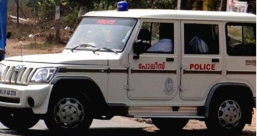 പോ​ലീ​സു​കാ​ര​ന്‍റെ വീ​ടി​ന് നേ​രെ ബോം​ബെ​റി​ഞ്ഞ സം​ഭ​വം; ര​ണ്ട് ആ​ർ​എ​സ്എ​സ് പ്ര​വ​ർ​ത്ത​ക​ർ അ​റ​സ്റ്റി​ൽ