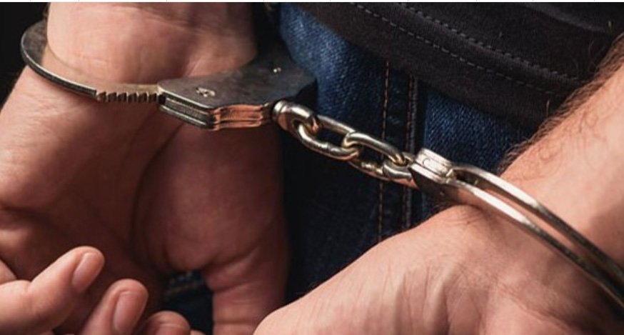 പ​ണ​മി​ട​പാ​ട് ത​ട്ടി​പ്പ് കേ​സി​ൽ‌ കോ​ൺ​ഗ്ര​സ് നേ​താ​വു​ൾ​പ്പ​ടെ ര​ണ്ടു പേ​ർ അ​റ​സ്റ്റി​ൽ