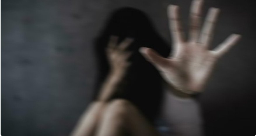 പ​തി​ന​ഞ്ചു​കാ​രി​യെ എ​ട്ടു പേ​ർ പീ​ഡി​പ്പി​ച്ചു; പെ​ൺ​കു​ട്ടി ആ​ത്മ​ഹ​ത്യ​ക്കു ശ്ര​മി​ച്ചു