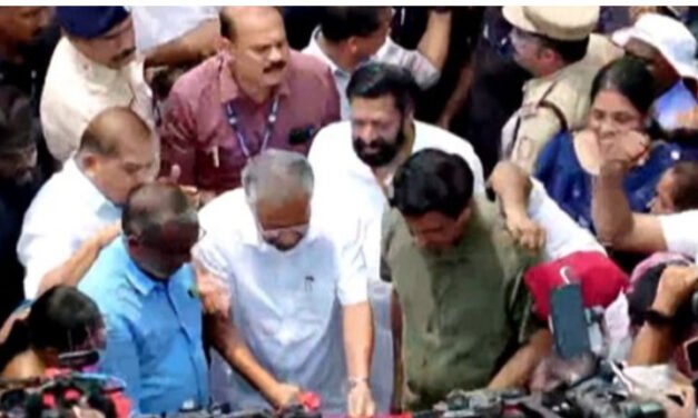 സ്വ​പ്ന സാ​ഫ​ല്യം; പെ​രു​മ്പ​ളം പാ​ലം നാ​ടി​ന് സ​മ​ർ​പ്പി​ച്ചു