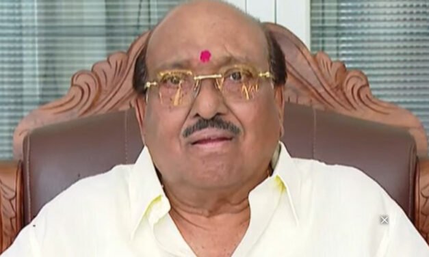 ഗ​ണേ​ഷ് കു​മാ​ർ മ​ന്ത്രി​സ​ഭ​യി​ലെ പു​ഴു​ക്കു​ത്ത്; രാ​ജി വ​യ്പ്പി​ക്ക​ണൊ എ​ന്ന് മു​ഖ്യ​മ​ന്ത്രി തീ​രു​മാ​നി​ക്ക​ട്ടെ: വെ​ള്ളാ​പ്പ​ള്ളി ന​ടേ​ശ​ൻ