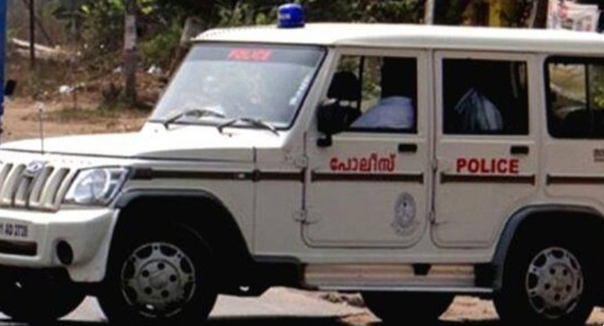 ക​വ​ടി​യാ​ർ കൊ​ട്ടാ​ര​ത്തി​ലെ മോ​ഷ​ണം; പോ​ലീ​സി​നെ​തി​രെ രാ​ജ​കു​ടും​ബം