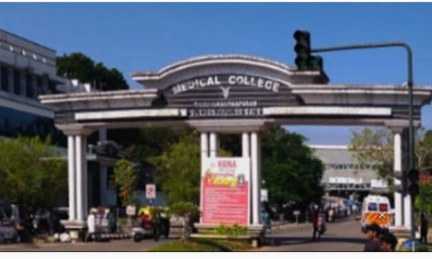 തി​രു​വ​ന​ന്ത​പു​രം മെ​ഡി​ക്ക​ൽ കോ​ള​ജി​ൽ വീ​ണ്ടും ലി​ഫ്റ്റ് നി​ല​ച്ചു; ഇ​ത്ത​വ​ണ കു​ടു​ങ്ങി​യ​ത് ആ​റ് പേ​ർ