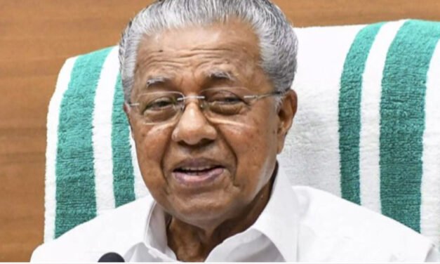 ചി​ല്ല​റ വോ​ട്ടി​ന് വേ​ണ്ടി രാ​ഷ്ട്രീ​യ ചെ​റ്റ​ത്ത​രം കാ​ണി​ക്കാ​റി​ല്ല; സ​തീ​ശ​ന് മ​റു​പ​ടി​യു​മാ​യി മു​ഖ്യ​മ​ന്ത്രി