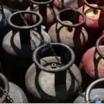 വാ​ണി​ജ്യ എ​ൽ​പി​ജി വി​ത​ര​ണം 70 ശ​ത​മാ​ന​മാ​യി ഉ​യ​ർ​ത്തി കേ​ന്ദ്രം; പ്ര​മു​ഖ വ്യ​വ​സാ​യ​ങ്ങ​ൾ​ക്ക് മു​ൻ​ഗ​ണ​ന