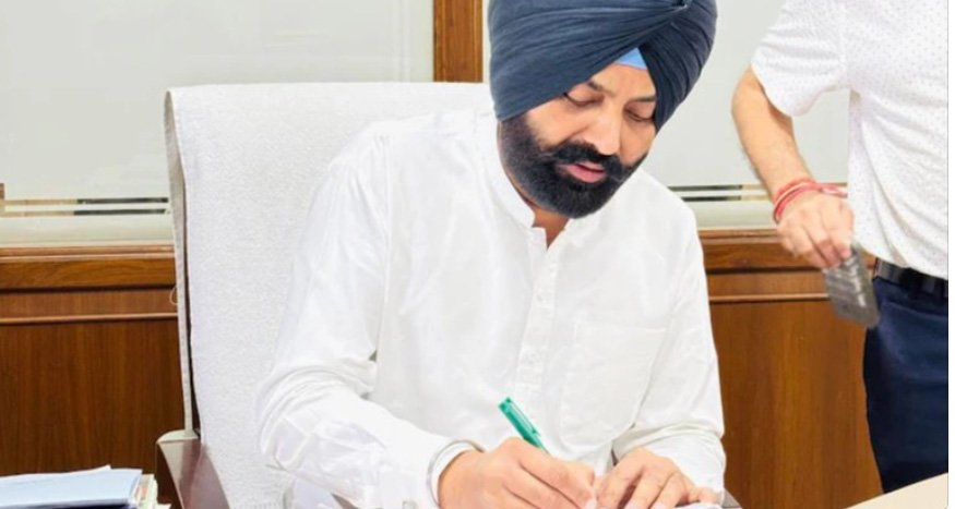 ഉ​ദ്യോ​ഗ​സ്ഥ​ന്‍റെ ആ​ത്മ​ഹ​ത്യ; പ​ഞ്ചാ​ബ് ഗ​താ​ഗ​ത മ​ന്ത്രി രാ​ജി​വ​ച്ചു