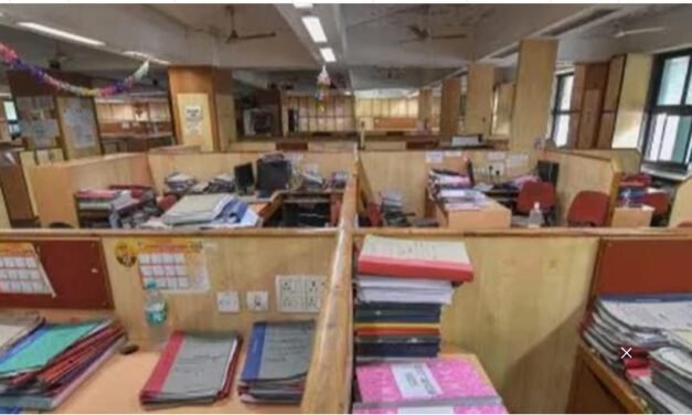 ഓഫീസ് ദിനങ്ങൾ അഞ്ച് ആക്കാൻ സാധ്യതയില്ല; പിന്മാറുന്നത് ജനരോഷം ഭയന്ന്