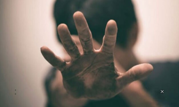 ആലപ്പുഴയിൽ ഭാര്യയ്ക്ക് മെസേജ് അയച്ച അയൽവാസിയെ ഭർത്താവ് ചുറ്റിക കൊണ്ട് തലയ്ക്ക് അടിച്ചു