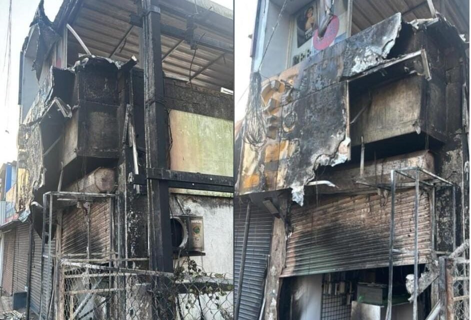 ഏറ്റുമാനൂർ സെൻട്രൽ ജംഗ്ഷനിലെ മൊബൈൽ ഫോൺ കട കത്തി നശിച്ചു